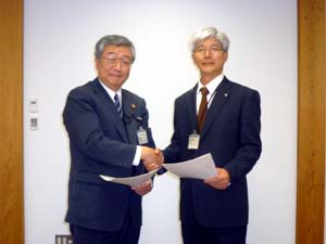 丹沢の再生へ、東京神奈川署と自然環境保全センターが協定