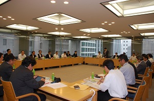 宮崎県が第１回スギ利活用検討委員会を東京で開催
