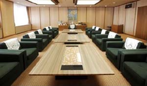 イトーキと福井県、家具建具協組がスギオフィス家具を開発
