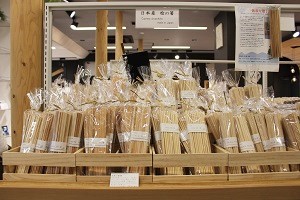 国産材割り箸の販売拡大へ、東京のはし藤本店