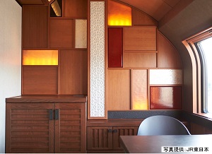豪華列車「四季島」の壁材に浄法寺漆パネルを使用