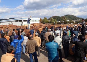 ４年ぶり間伐のヤナセ天然スギを初競り、最高単価は36万円