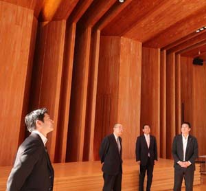 自民党林政対策委員会が東京で木造視察ツアーを実施