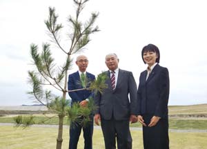 「奇跡の一本松」の後継樹が陸前高田市に“里帰り”