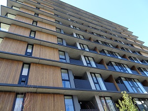 “都市木造”の先進物件、12階建て「フラッツウッズ木場」