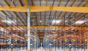 アイリスオーヤマがフランスの倉庫で集成材を活用