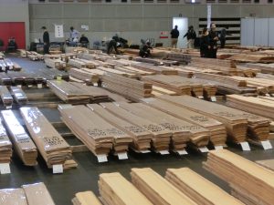 静岡優良ツキ板展示大会で約8,600万円売上げ、落札率70％
