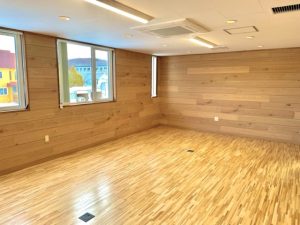 空知単板工業が新社屋建設、国内外の木材を内外装に活用