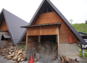 谷地林業が「黒炭（KUROSUMI）」をフランスに初輸出
