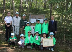 木原営林大和事業財団が嵐山モウモウ緑の少年団を顕彰
